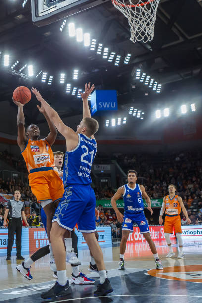 6笔签约正式完成!独行侠4年9000万锁定核心人物,湖人2019年拒签成赢家